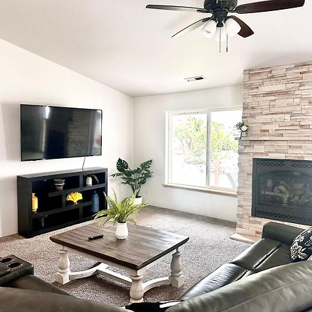 Hot Tub! King Bed-Firepitt-Near Airport& Freeway Βίλα Μέντφορντ Εξωτερικό φωτογραφία