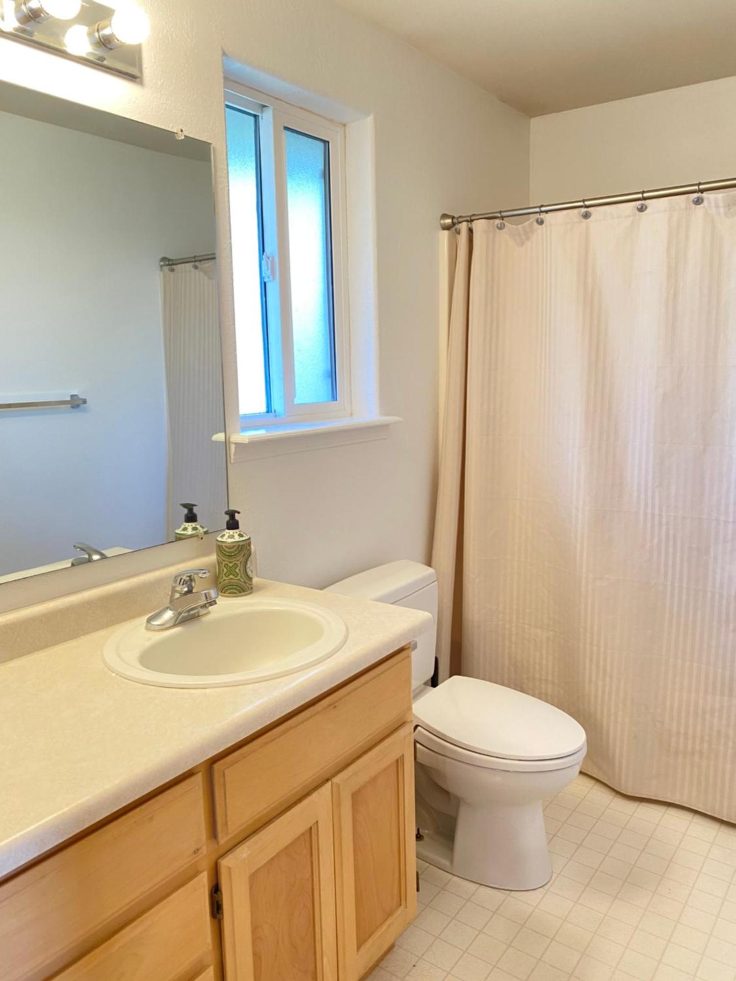 Hot Tub! King Bed-Firepitt-Near Airport& Freeway Βίλα Μέντφορντ Εξωτερικό φωτογραφία