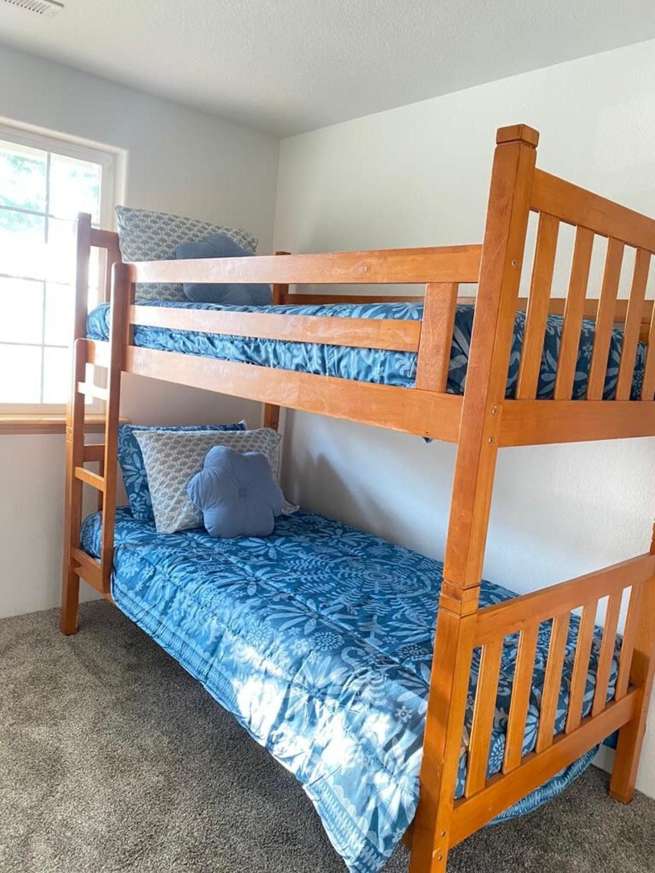 Hot Tub! King Bed-Firepitt-Near Airport& Freeway Βίλα Μέντφορντ Εξωτερικό φωτογραφία