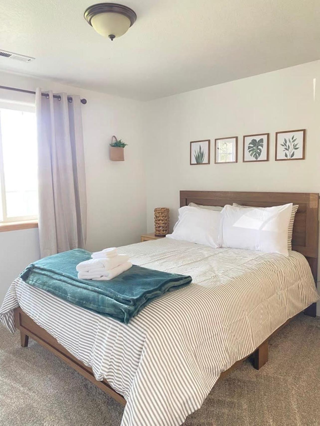 Hot Tub! King Bed-Firepitt-Near Airport& Freeway Βίλα Μέντφορντ Εξωτερικό φωτογραφία
