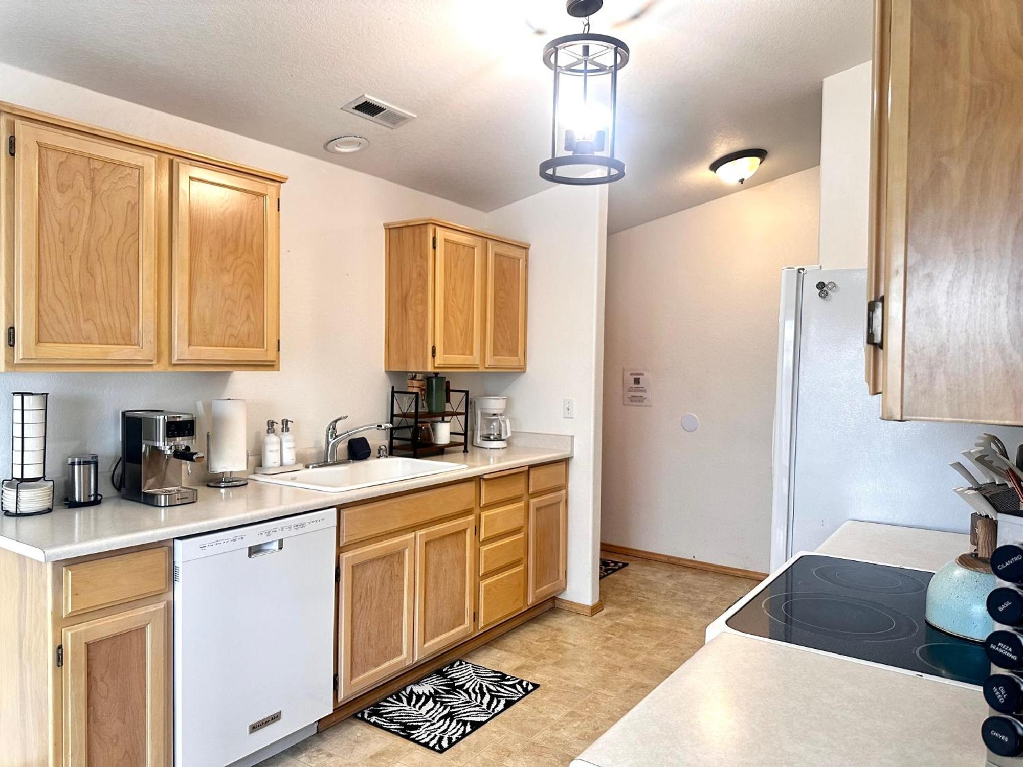 Hot Tub! King Bed-Firepitt-Near Airport& Freeway Βίλα Μέντφορντ Εξωτερικό φωτογραφία